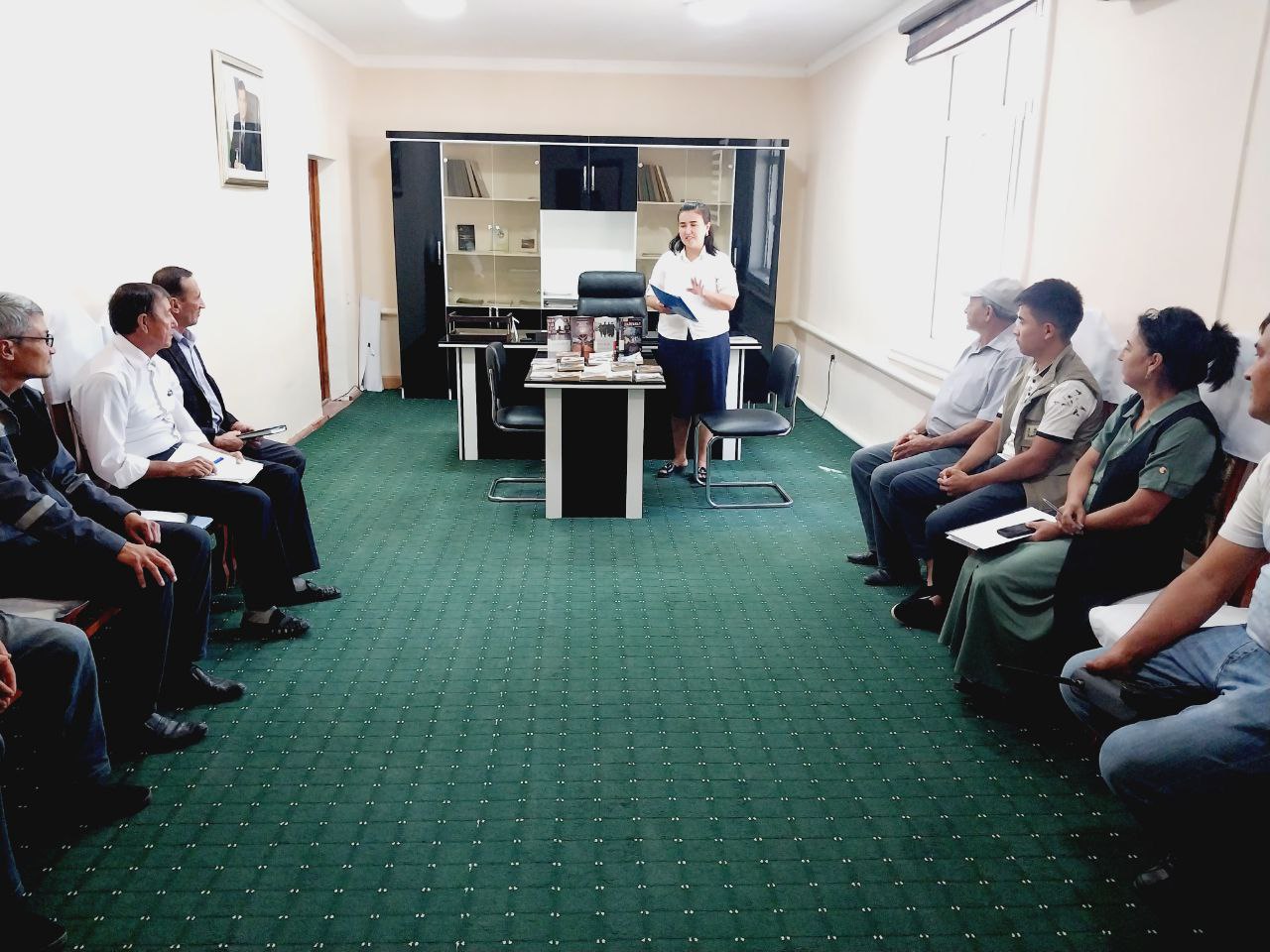 "Kitobsevar millat" shiori ostida "Sarchashma " deb nomlangan davra suhbati tashkil qilindi.